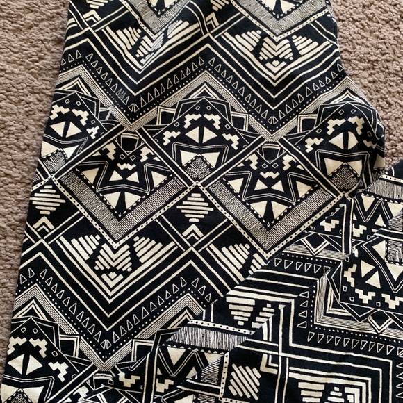 Pink Victoria’s Secret leggings - Picture 2 of 7